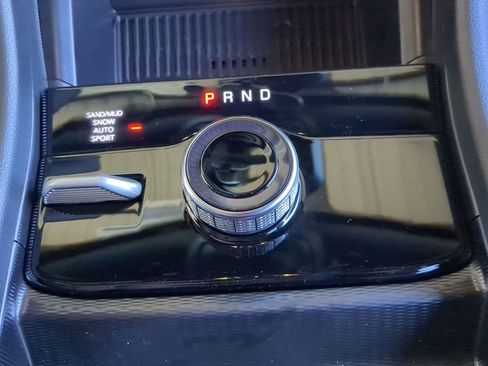 New 2026 Jeep Grand Cherokee Laredo image 9