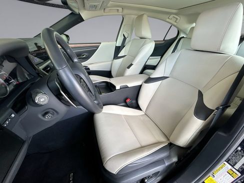 Used 2025 Lexus ES 350 w/ Premium Package FWD image 4