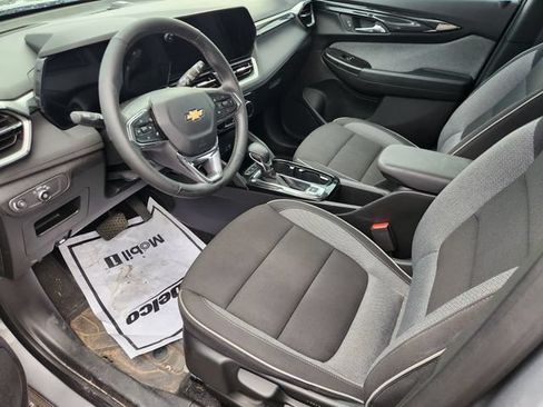 Used 2026 Chevrolet TrailBlazer LT w/ LT Cold Weather Package FWD image 8