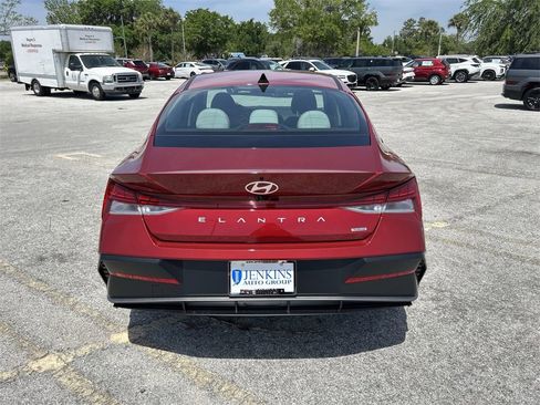 New 2025 Hyundai Elantra Limited image 11