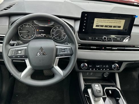 New 2025 Mitsubishi Outlander ES image 15