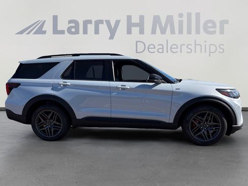 New 2026 Ford Explorer ST-Line w/ ST-Line Street Pack image 6