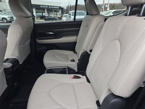 Used 2024 Toyota Grand Highlander Limited image 14