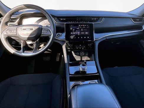 Used 2023 Jeep Grand Cherokee L Laredo image 8