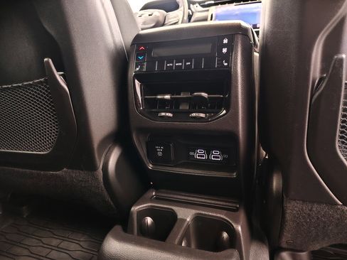 Used 2023 Jeep Grand Cherokee L Limited w/ Luxury Tech Group II image 33