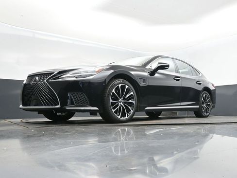 Used 2023 Lexus LS 500h AWD w/ Luxury Package image 39