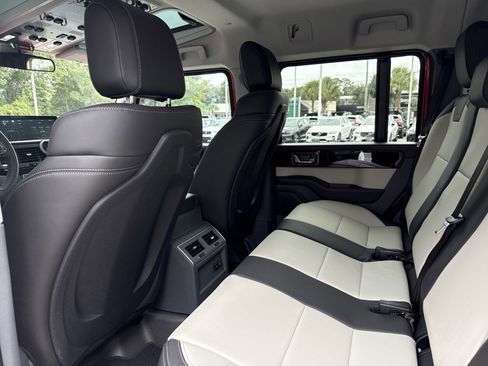 Used 2025 INEOS Grenadier Fieldmaster Edition image 24