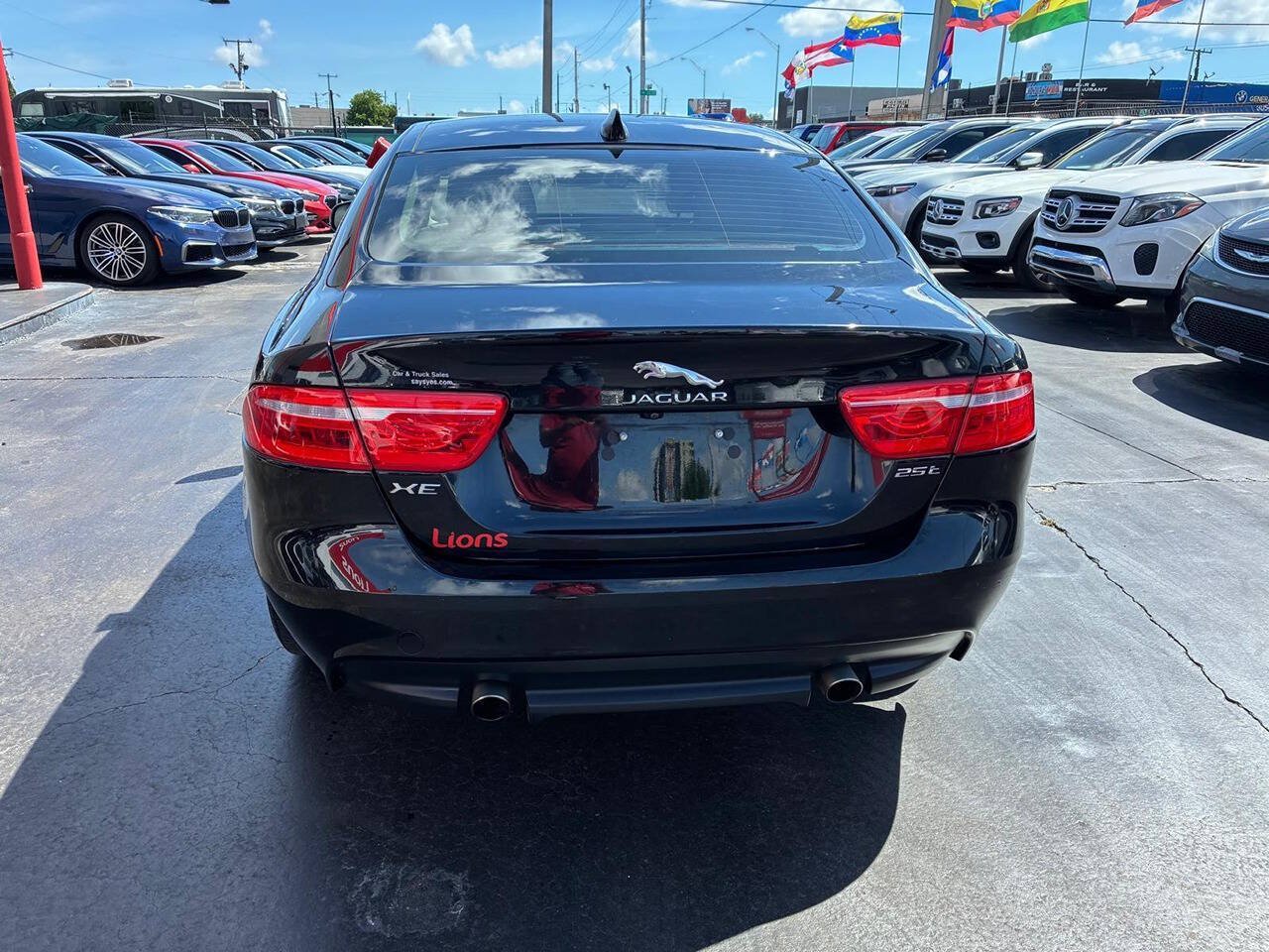 Used 2019 Jaguar XE Premium RWD image 4
