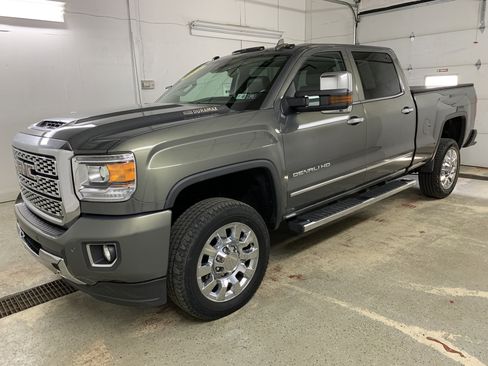 Used 2018 GMC Sierra 2500 Denali w/ Duramax Plus Package image 3