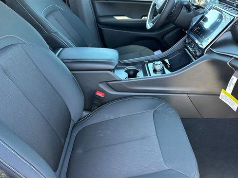 Used 2025 Jeep Grand Cherokee Laredo X w/ Luxury Tech Group I AWD/4WD image 17