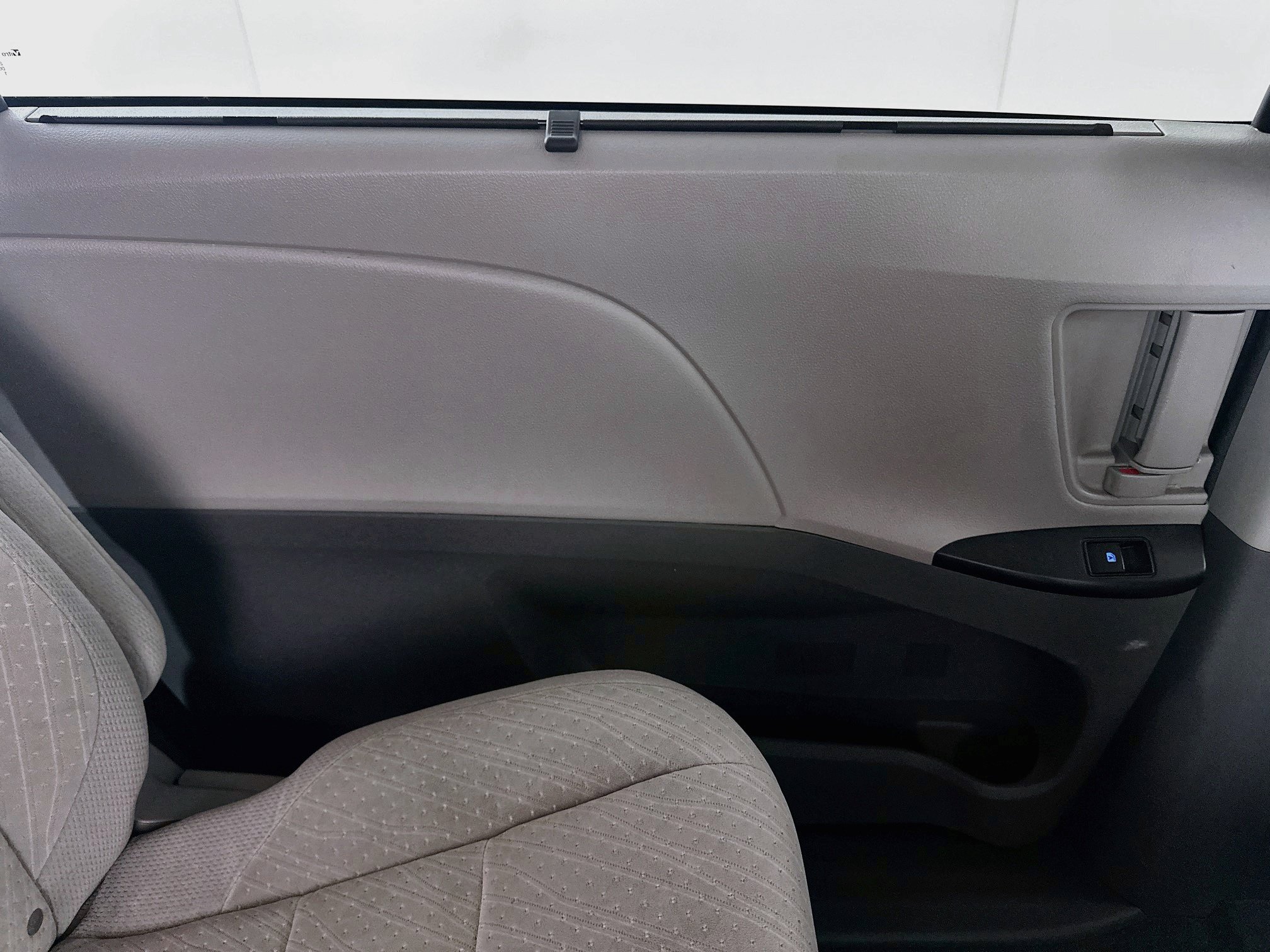 Used 2020 Toyota Sienna LE FWD image 25