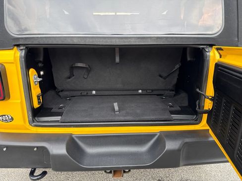 Certified 2021 Jeep Wrangler Sport AWD/4WD image 19