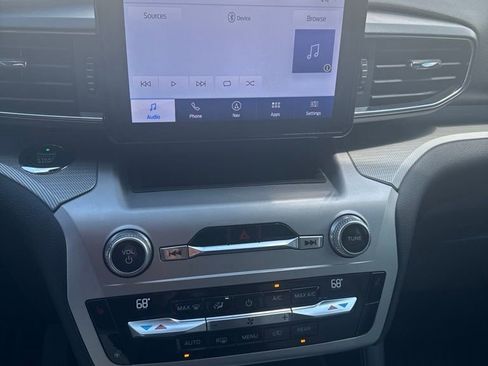 Used 2021 Ford Explorer XLT w/ Equipment Group 202A AWD/4WD image 5