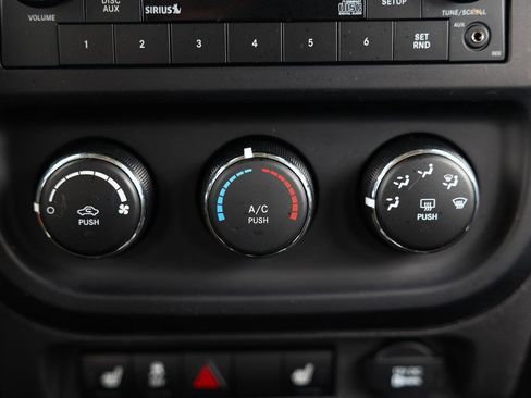 Used 2016 Jeep Patriot Sport w/ Power Value Group FWD image 30