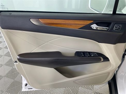Used 2019 Lincoln MKC Select w/ Select Plus Package image 15