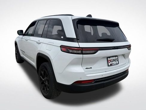 Used 2024 Jeep Grand Cherokee Altitude AWD/4WD image 13