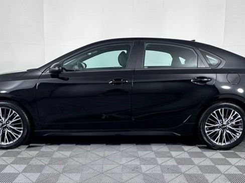 Used 2023 Kia Forte GT-Line w/ GT-Line Premium Package FWD image 4