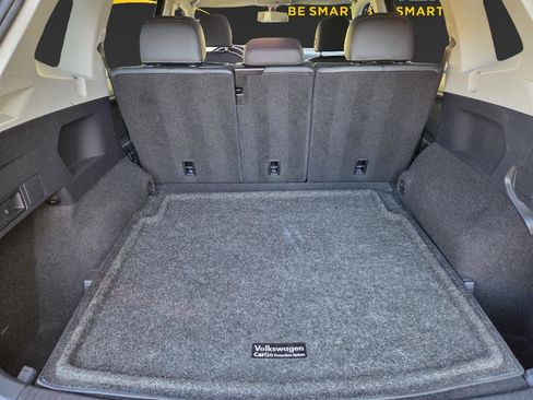 Used 2018 Volkswagen Tiguan SE w/ Panoramic Sunroof Package image 13