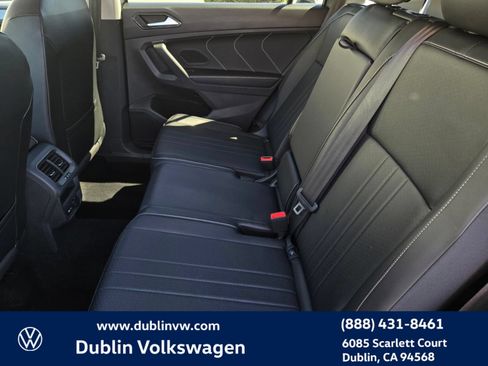 Certified 2022 Volkswagen Tiguan SE FWD image 11