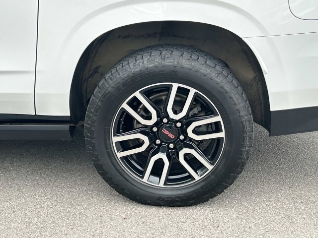Used 2022 GMC Yukon XL AT4 w/ Technology Package AWD/4WD image 14