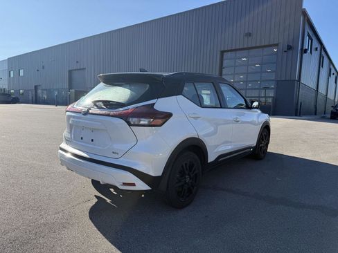Used 2023 Nissan Kicks SR FWD image 3
