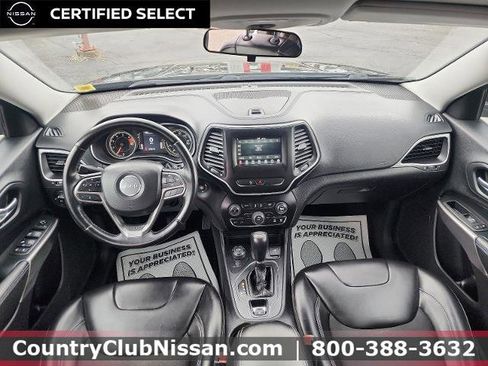 Used 2020 Jeep Cherokee Latitude Plus w/ Cold Weather Group AWD/4WD image 25