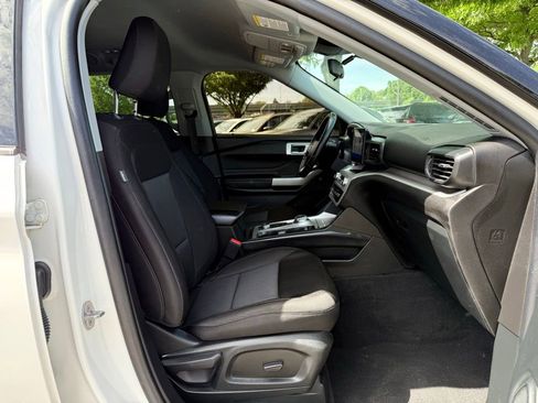 Used 2023 Ford Explorer XLT AWD/4WD image 29