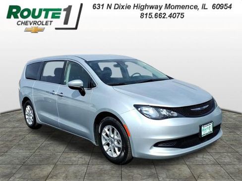 Used 2023 Chrysler Voyager LX FWD image 2