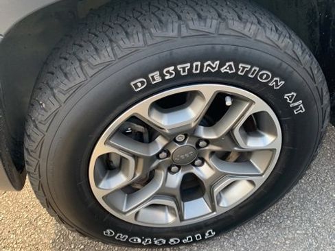 Used 2020 Jeep Cherokee Trailhawk w/ Comfort/Convenience Group image 8