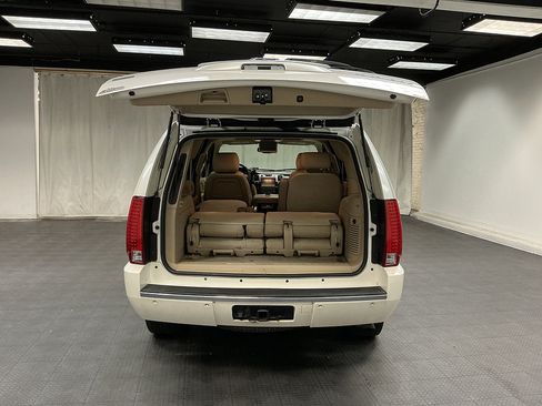 Used 2010 Cadillac Escalade Premium AWD/4WD image 30