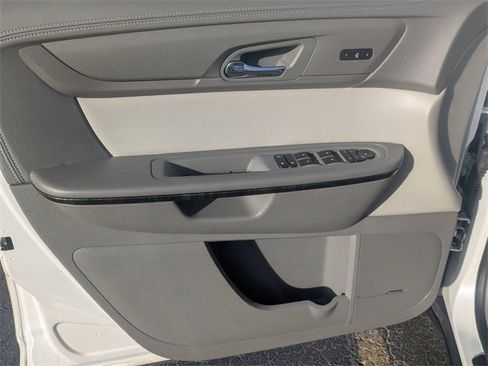 Used 2017 GMC Acadia Limited SLT image 13