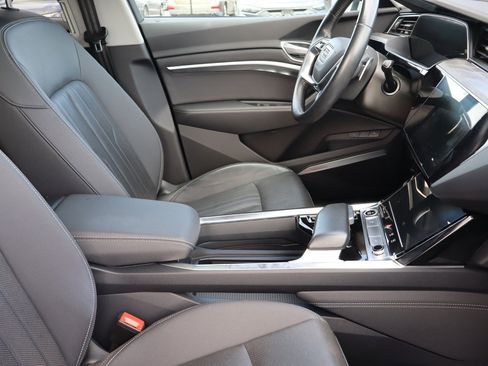 Used 2021 Audi e-tron Premium Plus w/ Premium Plus Package image 14