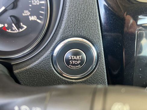 Used 2017 Nissan Rogue SV AWD/4WD image 59