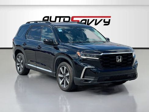 Used 2025 Honda Pilot Touring image 1