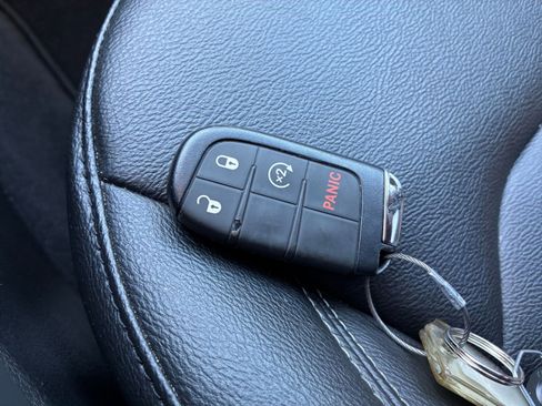 Used 2025 Jeep Compass Limited image 25