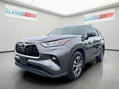Used 2020 Toyota Highlander XLE AWD/4WD image 7