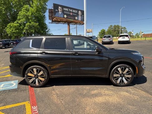 New 2025 Mitsubishi Outlander SE image 5