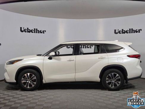 Certified 2021 Toyota Highlander XLE AWD/4WD image 4