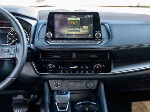 Used 2021 Nissan Rogue SV w/ Premium Package FWD image 25
