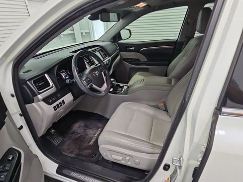 Used 2017 Toyota Highlander Limited FWD image 11