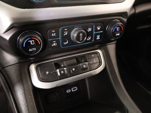 Used 2023 GMC Acadia SLE w/ Driver Convenience Package FWD image 8