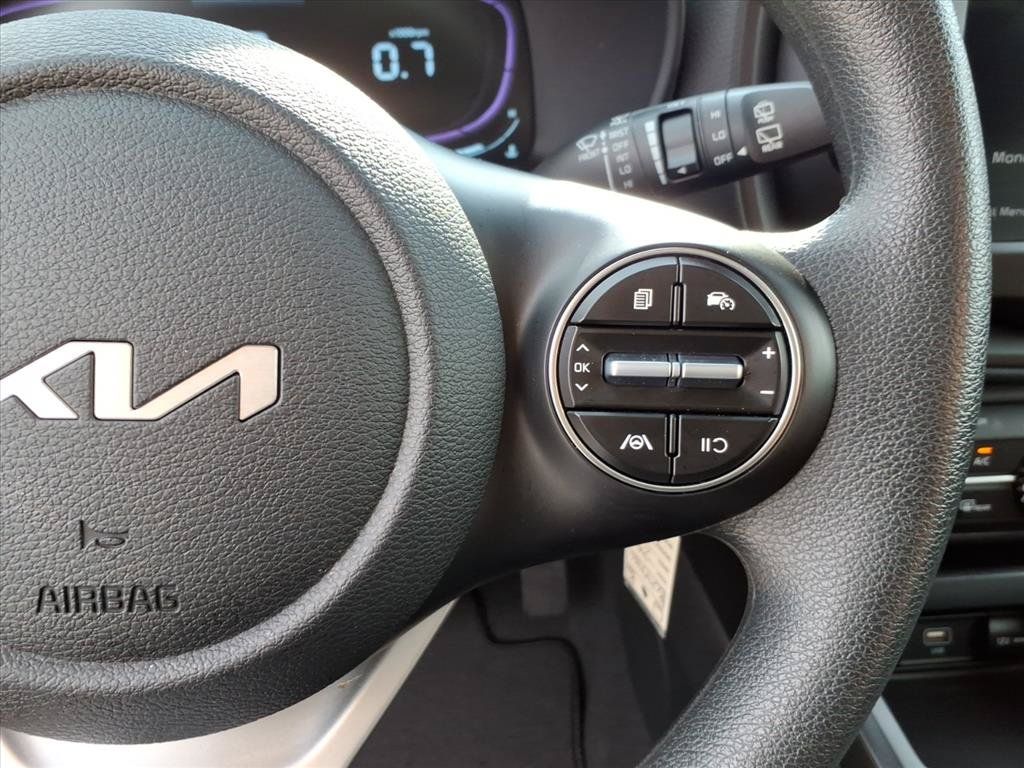 Used 2025 Kia Soul LX w/ LX Technology Package FWD image 24