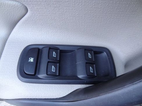 Used 2015 Ford Fiesta Titanium image 17