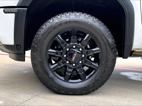 Used 2025 GMC Sierra 2500 AT4 AWD/4WD image 11