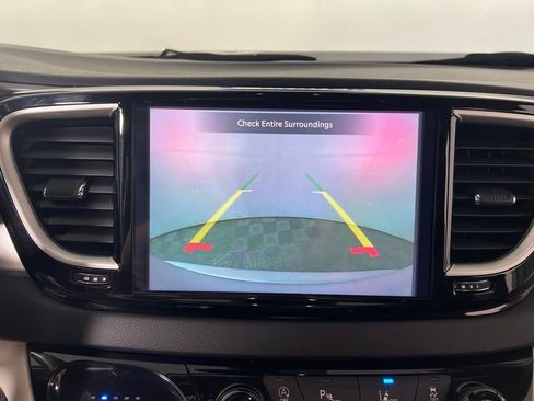 Used 2023 Chrysler Pacifica Touring-L FWD image 28