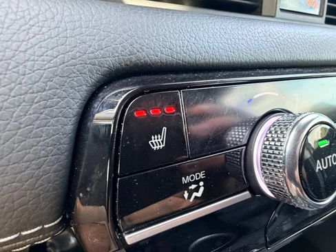 Used 2025 Honda Pilot Touring image 19