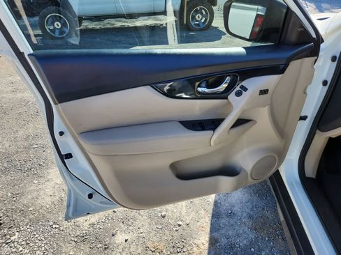 Used 2018 Nissan Rogue SL w/ Premium Package image 16