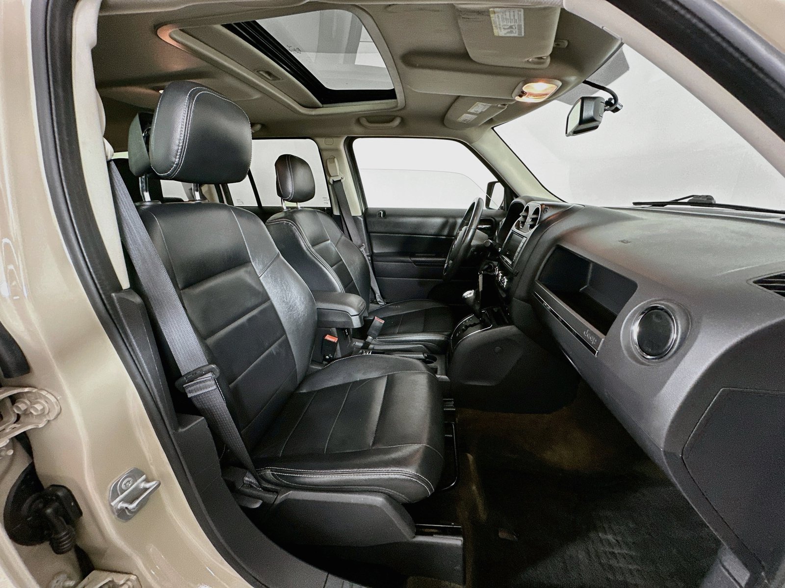 Used 2017 Jeep Patriot High Altitude AWD/4WD image 26