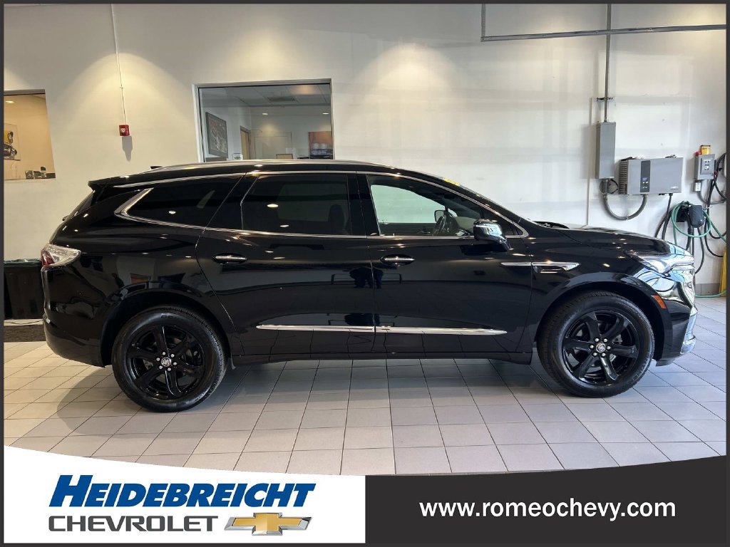 Used 2024 Buick Enclave Essence w/ Sport Touring Edition FWD image 2