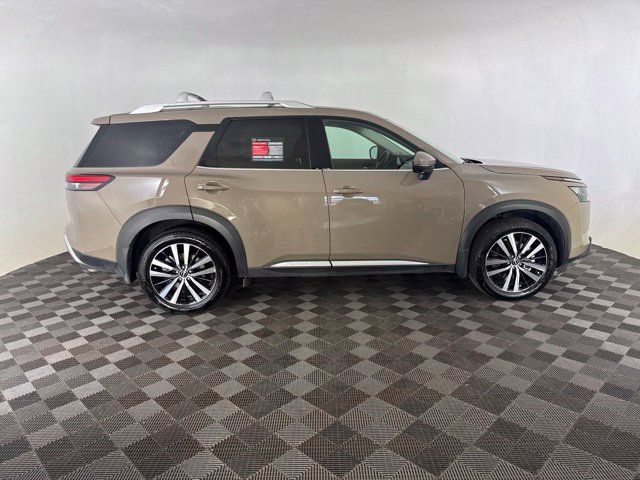 Certified 2025 Nissan Pathfinder Platinum AWD/4WD image 4